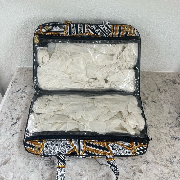 Oscar de la Renta Black and White Cosmetic Bag with Geometric Design - Picture 7 of 8